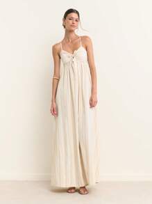 Nöista 条纹连衣长裙，胸部褶饰，系带细节。轻盈梭织面料，肩带可调节，是海滩度假、圣约翰郊游或美国独立日休闲装扮的理想之选。