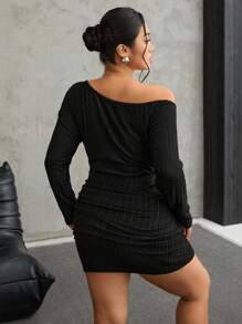 SHEIN EZwear Elegantes figurbetonendes Kleid in Große Größen mit schräger Schulter, für Herbst/Winter - Schwarz - Übersicht 3