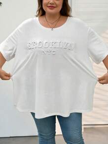 SHEIN CURVE+ Plus Size Women's Brooklyn Letter Embossed Black T-Shirt Curve Graphic Tshirt Plus Size Graphic Tees Oversized Graphic Tee Curvy Shirts Plus Size T Shirts Oversized T-Shirt Women Brooklyn Graphic Tee - White - View 5