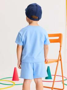 SHEIN Young Boy Casual Loose Minimalist Comfortable Round Neck Short Sleeve Drop Shoulder T-Shirt And Shorts Set - Blue - View 2