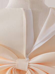 SHEIN Glamorique Kids 女婴白色缎面蝴蝶结舞会礼服，3D 花卉装饰后缘，洗礼和生日派对礼服 - 香檳色 - 查看 6