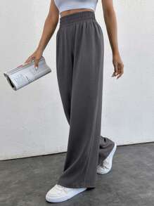 Pantalón cómodo y relajado en color beige para mujer