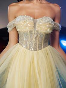 Glamrae Váy dạ hội trễ vai màu vàng hoàng yến thanh lịch và sang trọng với thân áo đính ngọc trai thủ công, dây buộc có thể điều chỉnh phía sau, chân váy chữ A bằng vải tuyn, phù hợp với nhiều dịp trang trọng khác nhau - Vàng nhạt - Xem 5