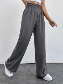 Pantalón cómodo y relajado en color beige para mujer