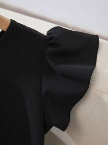 SHEIN Rosurelle 夏季优雅荷叶边袖撞色印花连衣裙 - 黑與白 - 查看 6