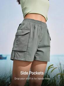 SHEIN In My Nature Pantaloni scurți de antrenament pentru femei, culoare solidă, cu talie elastică, cu buzunar cargo