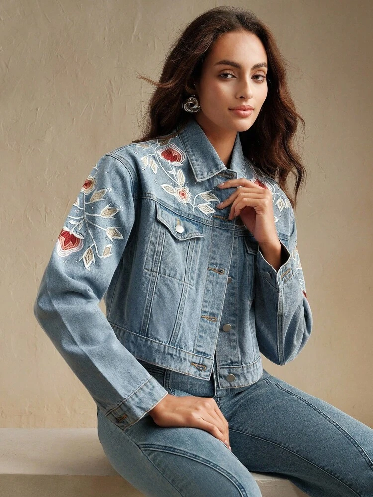 Luxuriöse bestickte Damenjacke aus Denim mit Strass-Verzierung in Blau
