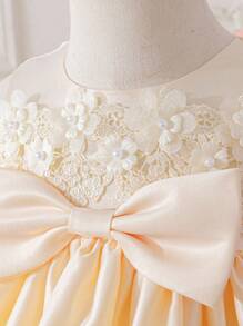 SHEIN Glamorique Kids 女婴白色缎面蝴蝶结舞会礼服，3D 花卉装饰后缘，洗礼和生日派对礼服 - 香檳色 - 查看 5
