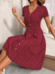 SHEIN Clasi Gaun Kasual Ukuran Besar untuk Liburan dengan Motif Hati dan Leher V - Burgundy - View 6