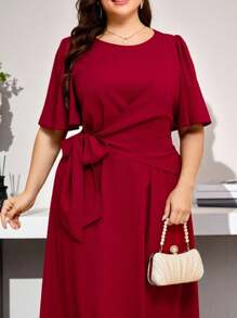 Modelyn Váy quấn buộc màu trơn thanh lịch cỡ lớn - Màu Đỏ Sâu - Xem 8