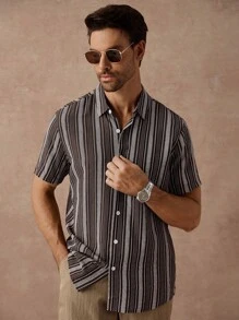 Manfinity Homme Kemeja Pria Bergaris Cokelat, Kemeja Kasual Musim Panas Lengan Pendek Kerah Kuba Kancing Depan, Tekstur Linen untuk Liburan, Hadiah Gaya Inggris - Coffee Brown - View 3