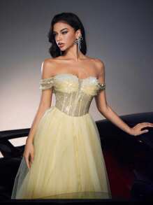 Glamrae Váy dạ hội trễ vai màu vàng hoàng yến thanh lịch và sang trọng với thân áo đính ngọc trai thủ công, dây buộc có thể điều chỉnh phía sau, chân váy chữ A bằng vải tuyn, phù hợp với nhiều dịp trang trọng khác nhau - Vàng nhạt - Xem 2