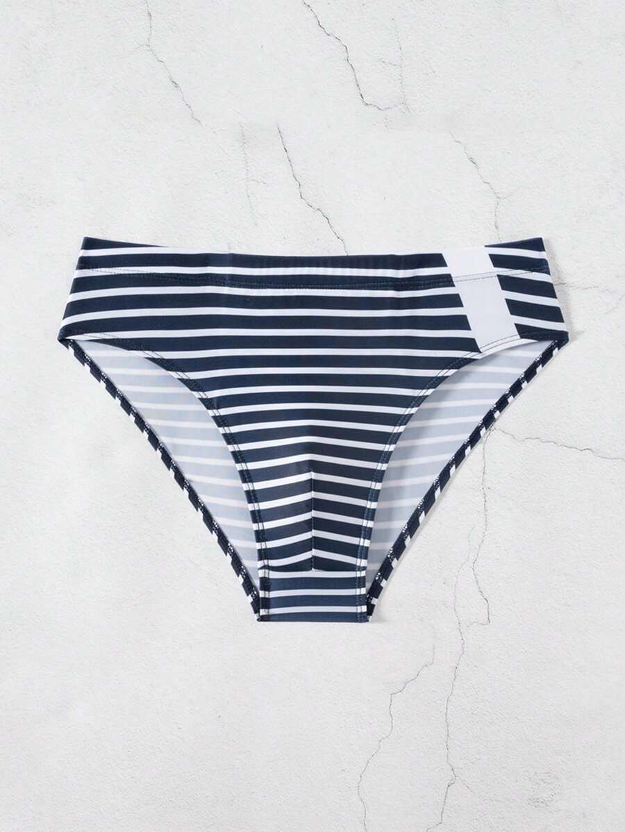 Manfinity Swimmode Men's Striped Triangle Swim Trunks For Beach & Holiday Men Swim Briefs - Black - View 1