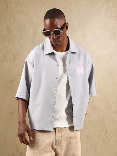 SUMWON 街头服饰东京日本汽车文化纽扣衬衫城市漂移场景赛车俱乐部图案超大宽松休闲复古风格春季时尚