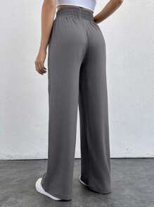 Pantalón cómodo y relajado en color beige para mujer