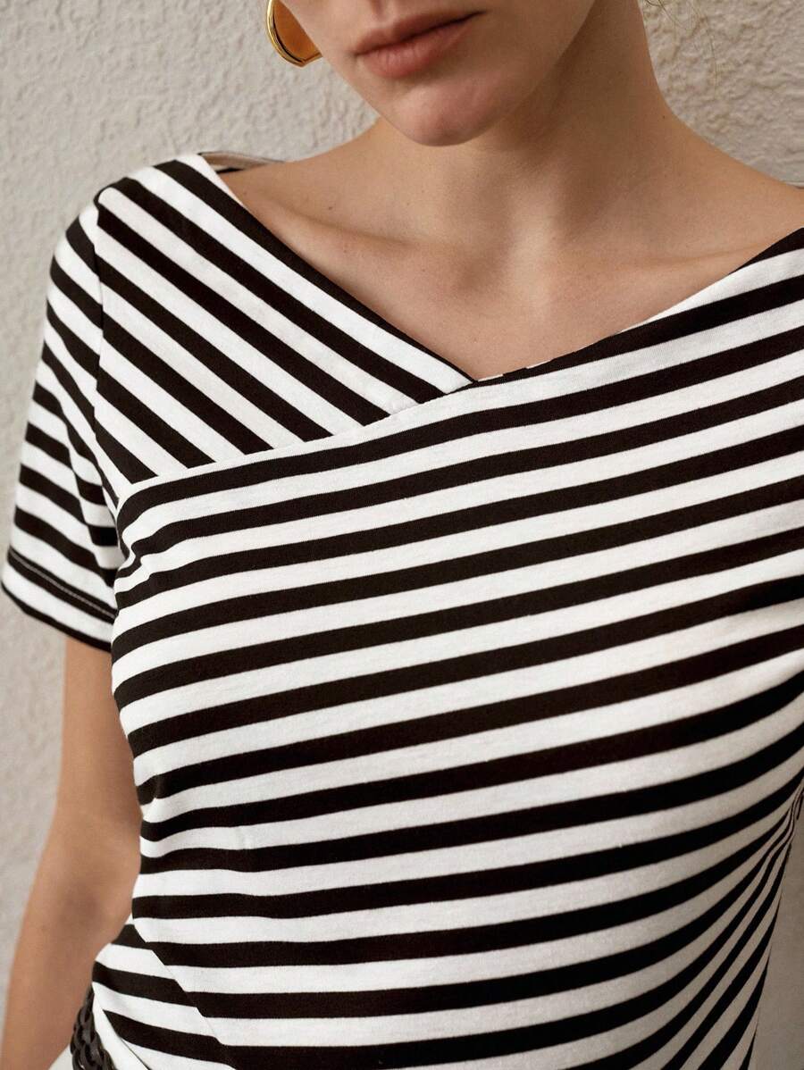 MOTF PREMIUM STRIPED PRINT V-NECK TEE,SUMMER OUTFITS - Black and White - View 2