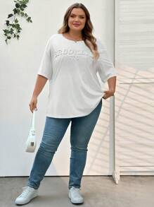 SHEIN CURVE+ Plus Size Women's Brooklyn Letter Embossed Black T-Shirt Curve Graphic Tshirt Plus Size Graphic Tees Oversized Graphic Tee Curvy Shirts Plus Size T Shirts Oversized T-Shirt Women Brooklyn Graphic Tee - White - View 7