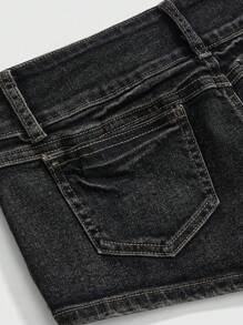 SHEINxHITOMI ROMWE Super Low Waist Vintage Distressed Skull & Rivet Decorated Women's Kpop Denim Shorts