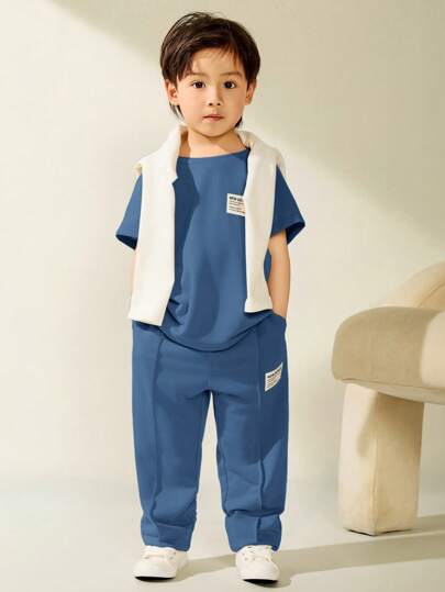 SHEIN 2 件男童休闲百搭短袖 T 恤和裤子套装，适合外出、上学、日常聚会、春夏季