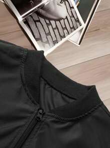 Manfinity Homme Jaket Bomber Pria Lengan Panjang Kasual Serbaguna Warna Polos, Cocok untuk Musim Semi dan Gugur, Jaket Bomber Hitam dengan Resleting - Hitam - View 5