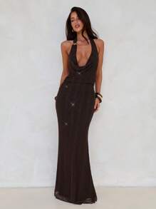 Aloruh Vestido ajustado de tela brillante con cuello profundo drapeado, espalda descubierta, decoración metálica y silueta de cola de pez, color marrón - Marrón - Ver 4