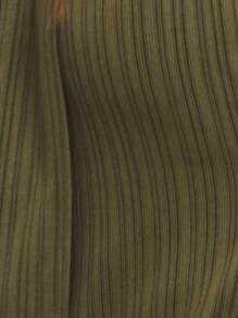 Nöista 罗纹露背吊带上衣，带有围巾式领口细节和深V领口设计，展现大胆优雅的轮廓，非常适合女性冬季服装、时尚夜间外出造型、节日圣诞节造型和精致的新年派对装扮。 - 墨綠色 - 查看 4