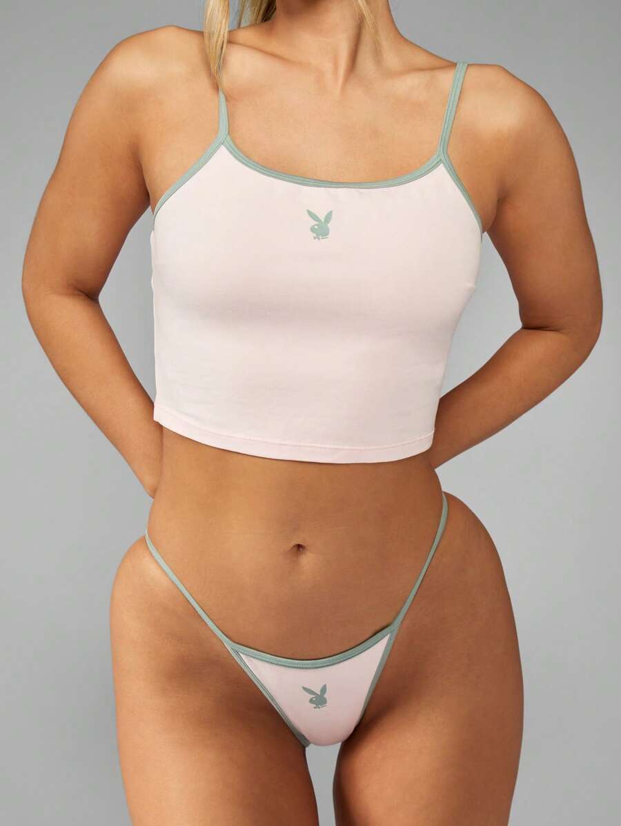 Missguided x Playboy Ensemble de loungewear classique composé d'un débardeur court récolte en mélange de coton avec logo lapin et d'une culotte tanga fendue haute - Rose bonbon - Voir 1