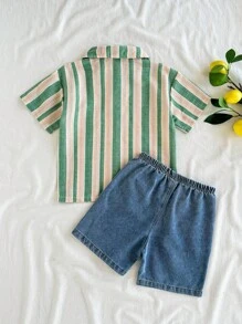 SHEIN Vintaside Kids 小男孩春夏翻领时尚休闲条纹衬衫和百搭水洗牛仔短裤两件套 - 綠色 - 查看 2