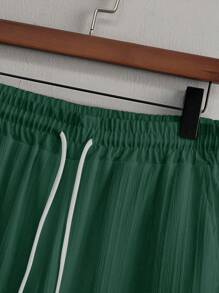 Manfinity Homme 2 件男士休闲纯色纹理短袖衬衫和抽绳腰宽松直筒裤套装，男士两件套服装，男士服装男士绿色两件套男士两件套服装绿色衬衫和裤子套装男士夏季两件套服装男士休闲两件套服装，舒适服装 - 墨綠色 - 查看 4