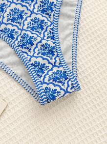 SHEIN Teen Girls Retro Botanical Floral Golden Pendant Blue & White Random Floral Spaghetti Strap Bikini Set Apricot Knitted Texture Shell Decor Halter Neck Stitch Halter Triangle Bikini Set, Summer Beach Outfit Whip Halter Neck Bikini Set, Summer Beach Bathing Suit - Blue and White - View 7