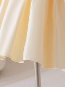 SHEIN Glamorique Kids 女婴白色缎面蝴蝶结舞会礼服，3D 花卉装饰后缘，洗礼和生日派对礼服 - 香檳色 - 查看 7