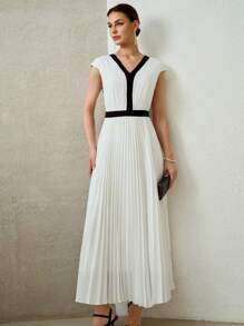 MOTF PREMIUM COLORBLOCK V-NECK CUTOUT BACK BATWING SLEEVE PLEATED HEM LONG DRESS - Black and White - View 6