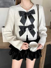 SHEIN 少女白色长袖外套，秋季款，光泽亮丽，优雅百搭，适合通勤、假日派对等场合，撞色蝴蝶结装饰，粗花呢外套，黑色蝴蝶结细节，适合秋冬季节穿着。