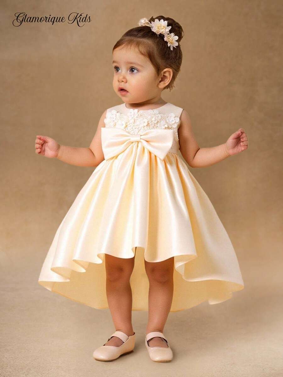 SHEIN Glamorique Kids 女婴白色缎面蝴蝶结舞会礼服,3D 花卉装饰后缘,洗礼和生日派对礼服 - 香檳色 - 查看 1