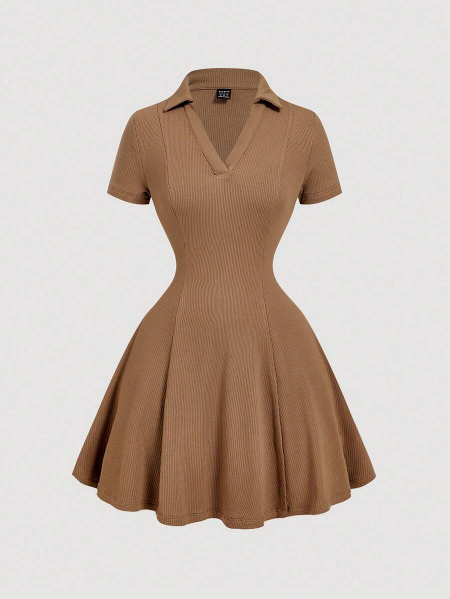 SHEIN MOD 复古卡其色荷叶边领针织迷你连衣裙 - 学院风，70 年代风格，休闲，舒适，通勤，复古美学，非常适合学校服装、教学服装和办公室穿着 - 卡其色 - 查看 1