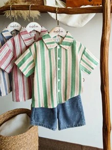 SHEIN Vintaside Kids 小男孩春夏翻领时尚休闲条纹衬衫和百搭水洗牛仔短裤两件套 - 綠色 - 查看 6