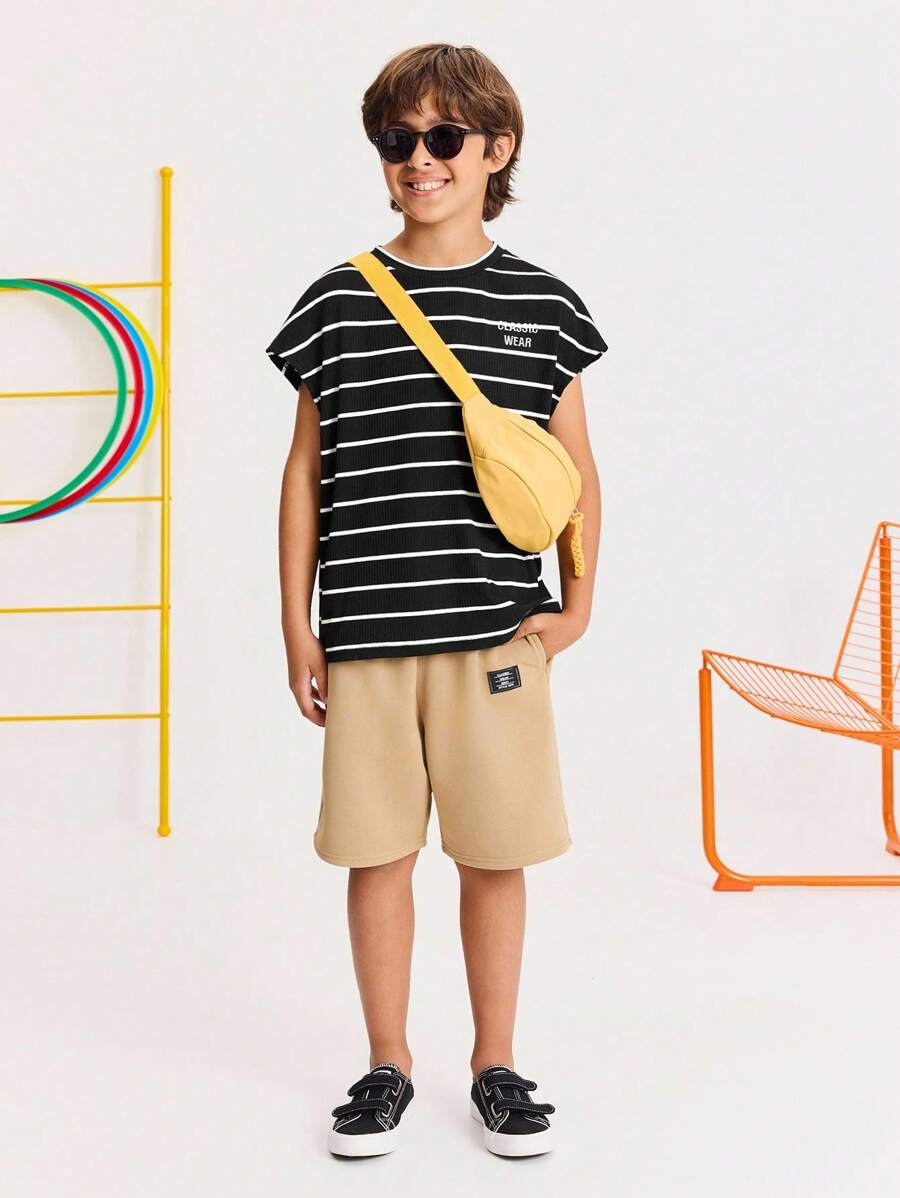 SHEIN Ensemble short et t-shirt à manches courtes à encolure ronde, décontracté, simple et confortable pour jeune garçon - Noir - Voir 1