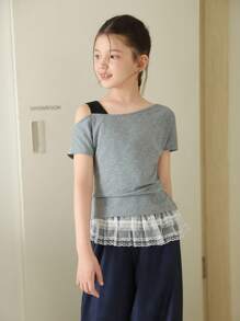 青少年女孩不对称领口撞色肩带 T 恤和仿牛仔深色洗水牛仔裤和可拆卸花卉装饰套装，适合休闲外出和返校穿着 - 灰色 - 查看 5