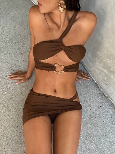 Aloruh Conjunto de traje de baño de verano para mujer, incluye: Traje de baño de mujer sólido de color marrón elegante y sexy con diseño retro de metal asimétrico en el cuello y corte calado, talla grande una falda mini con nudo retorcido como conjunto de playa de 3 piezas