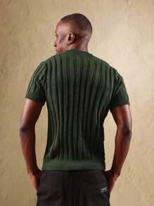 SUMWON Suéter clássico de manga curta com gola alta, modelo ajustado, com padrão linear estiloso, inspirado no visual retrô e vintage - Verde Escuro - Visão 2