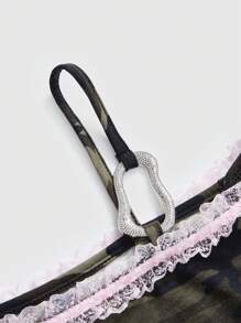 ROMWE J-Fashion Abby Y2K 别致女孩图案印花水钻迷彩斜肩性感T恤 - 彩色 - 查看 3