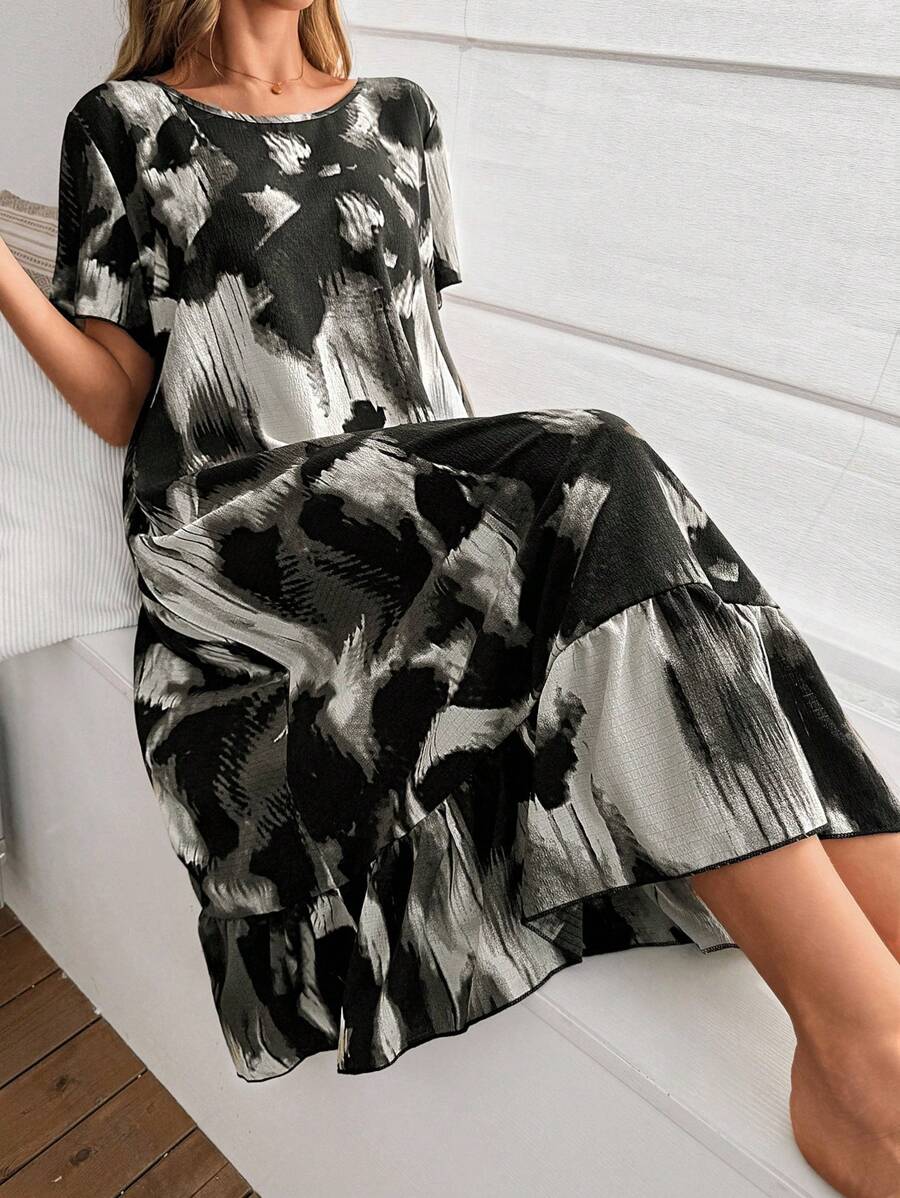 SHEIN 女士休闲宽松水墨扎染印花圆领短袖中长睡袍，Moo Moo 睡裙 - 彩色 - 查看 1