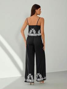 SHEIN Tall Set de 2 piezas de top de tirantes y shorts con estampado floral de verano para mujeres - Negro - Ver 2