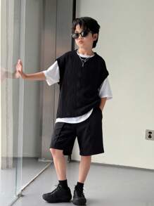 SHEIN 3 件套青少年男孩休闲学院风纯色圆领 T 恤、纹理背心和短裤套装，适合通勤、上学、日常、运动、春夏季 - 黑色 - 查看 1