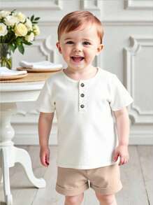 Set di 2 pezzi di outfit casual per neonato maschio, stile universitario con top a maniche corte a girocollo e pantaloncini con vita elastica, adatto per l'estate, da 6 mesi a 3 anni, alla moda e carino, in comodo tessuto di cotone, scelta perfetta per l'uso quotidiano, attività all'aperto e il ritorno a scuola