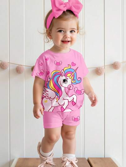 可爱的彩虹心和独角兽图案，亮粉色，女婴休闲简约圆领宽松短袖 T 恤和紧身短裤套装，适合春夏季、居家、旅行、野餐、农场、返校季节