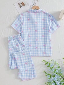 少女睡衣套装，时尚优雅的浅蓝色格子印花，搭配粉色蝴蝶结、荷叶边短袖上衣和长裤家居服两件套浅蓝色睡衣套装格子睡衣套装返校时尚