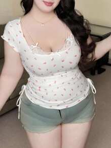 Vibekara 大码女式休闲蕾丝拼布碎花褶皱下摆修身圆领 T 恤，优雅复古风格，适合度假