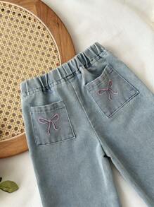 SHEIN Vintaside Kids 女婴时尚牛仔裤，带刺绣蝴蝶结，百搭休闲乡村风格设计 - 藍色 - 查看 10