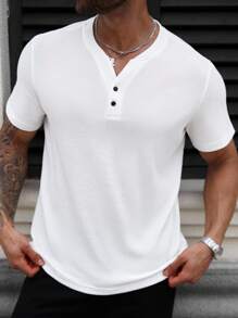 Manfinity Homme 大码男士休闲纯色纹理T恤，适合户外和日常穿着，采用经典白色T恤面料制成，饰有华夫格针织纹理。这款T恤采用轻盈优雅的面料制成，时尚百搭，适合日常搭配。它是送给男朋友或老公的绝佳礼物。大码男士T恤 - 白色 - 查看 7